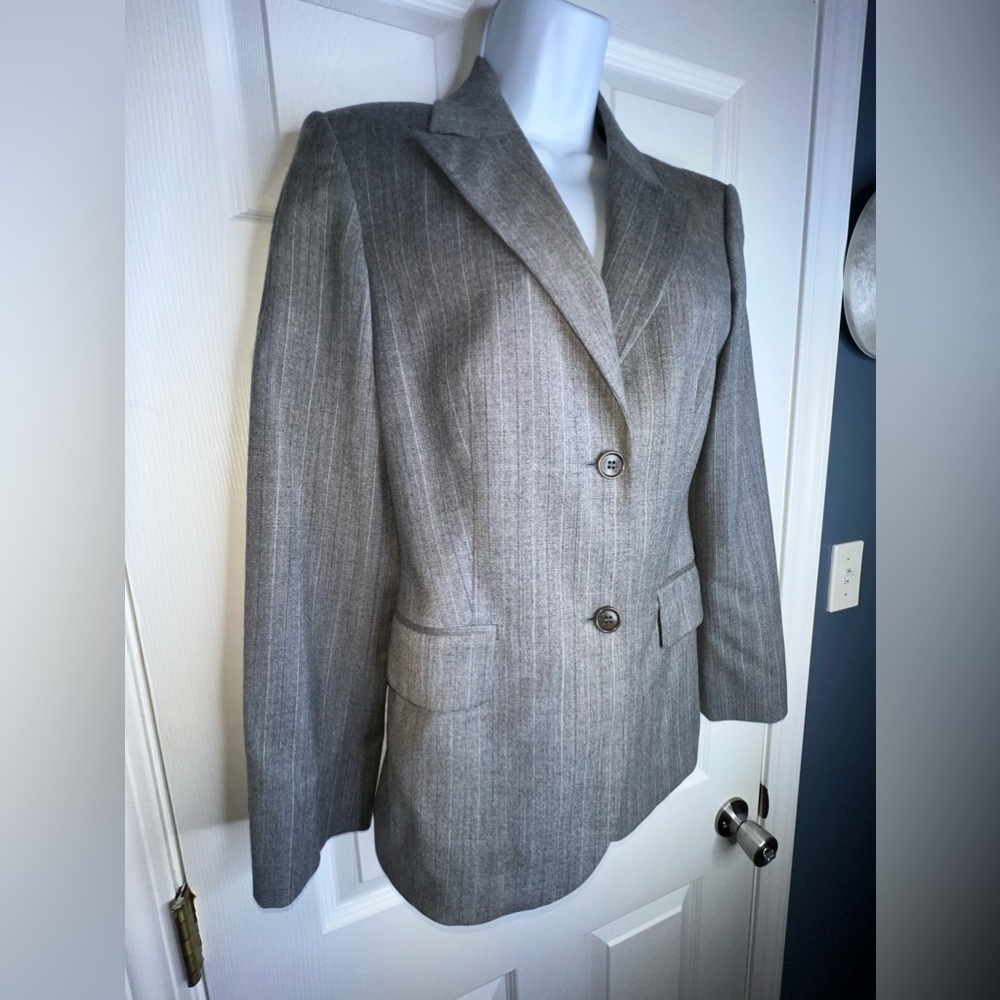 Sisley Womens IT 42 Virgin Wool Blazer Gray Pinstripe Suit Jacket US 6 M Italy - Picture 3 of 16